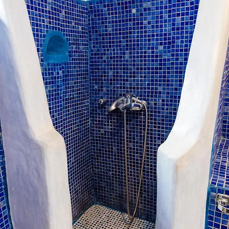 Casa de Férias Gemini Cave Tzimara ,with Mini Plunge Pool And Hot Tub Oia