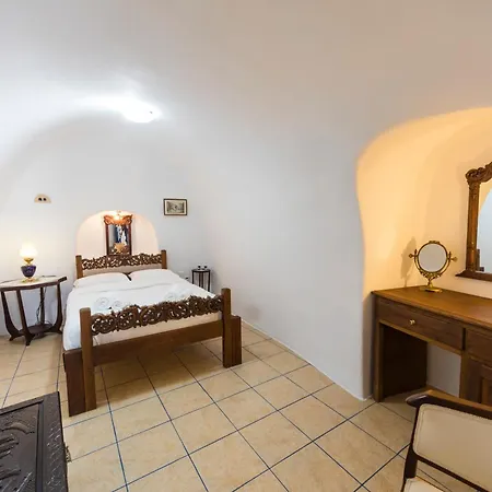 Gemini Cave Tzimara ,with Mini Plunge Pool And Hot Tub * Oia